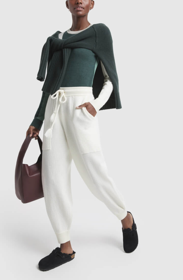 model in G. LABEL YANG HIGH-CUFF TURTLENECK SWEATER